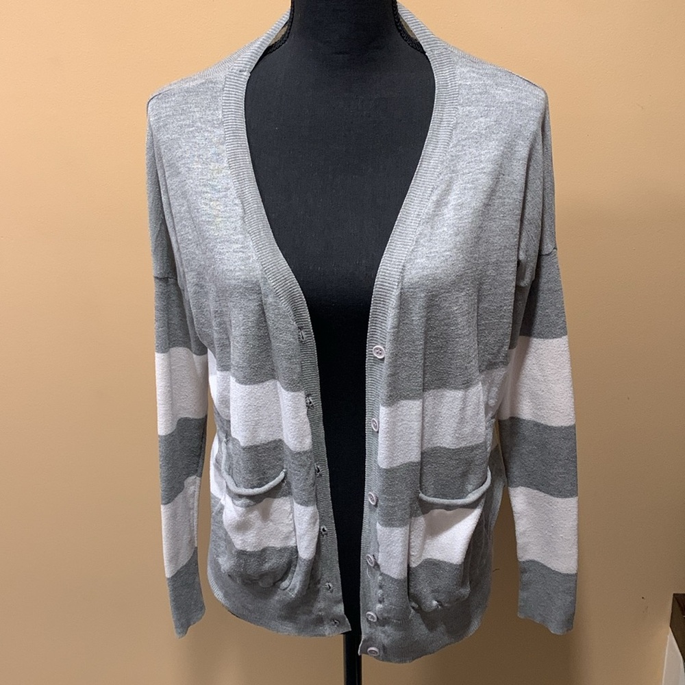 Forever 21 Gray & White Striped Buttoned Cardigan Size Medium